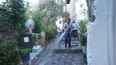 Marmaris Belediyesi, sezon öncesi Kaleiçi ve çarşıda gerçekleştirdiği kapsamlı temizlik