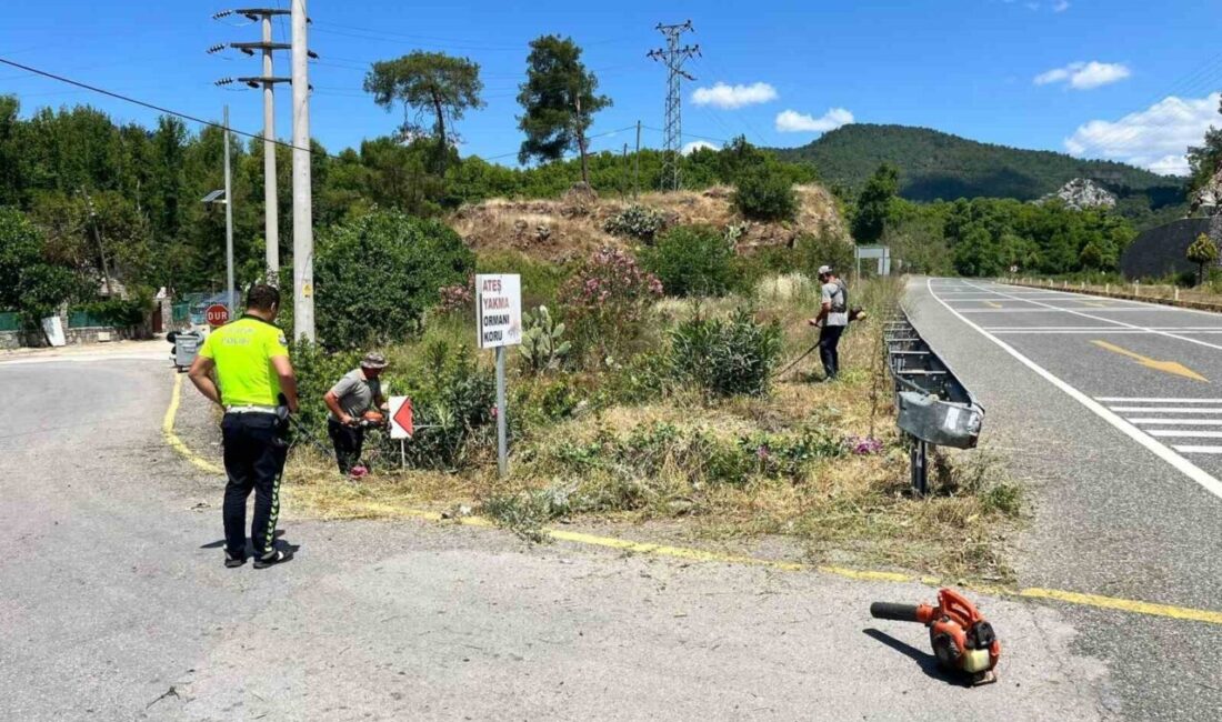 Muğla’nın Marmaris ilçesinde belediye ekipleri, bayram öncesi yol güvenliğini artırmak