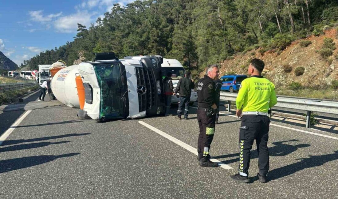 Muğla’nın Marmaris ilçesinde beton mikserinin devrilmesi sonucu meydana gelen kazada
