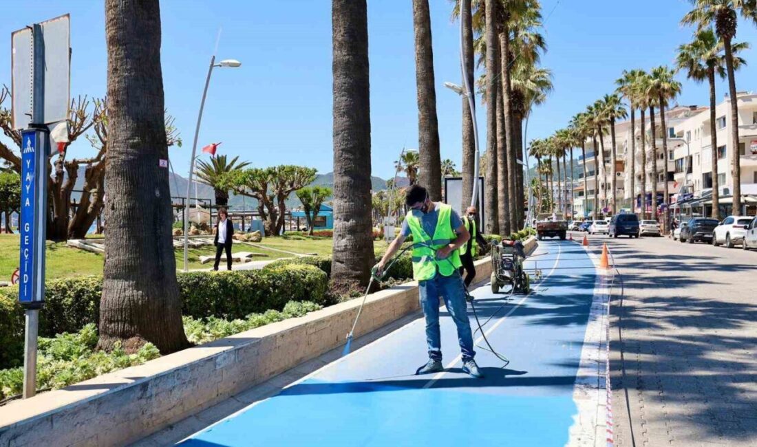 Marmaris Belediyesi, yaz sezonu öncesi şehir içi bisiklet yollarında bakım