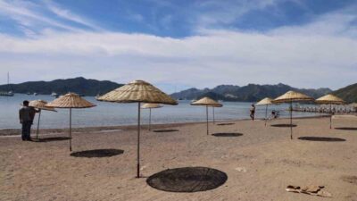 Marmaris, doğal güzelliklerinin yanı sıra düzenli ve erişilebilir plajlarıyla da