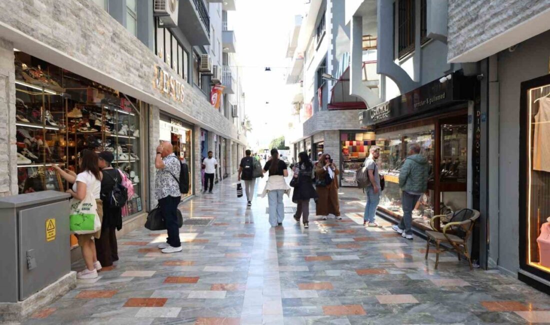 Marmaris Belediyesi’nin çarşıda gerçekleştirdiği dönüşüm çalışmaları meyvesini verdi. Yenilenen sokaklar,