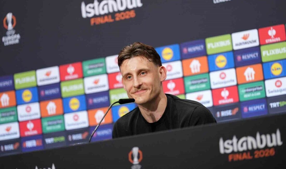 Freiburg’un orta saha oyuncusu Maximilian Eggestein, konakladıkları otelden stada gelirken