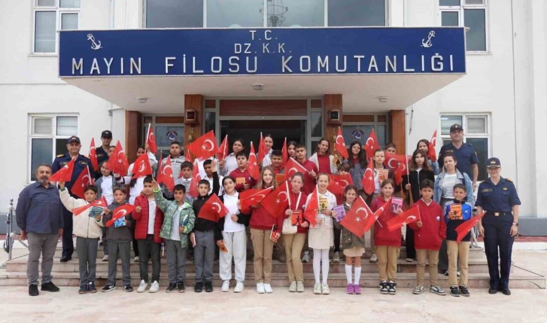 Balıkesir’in Erdek ilçesindeki Muzaffer Gürer Ortaokulu ve Karşıyaka Ortaokulu öğrencileri