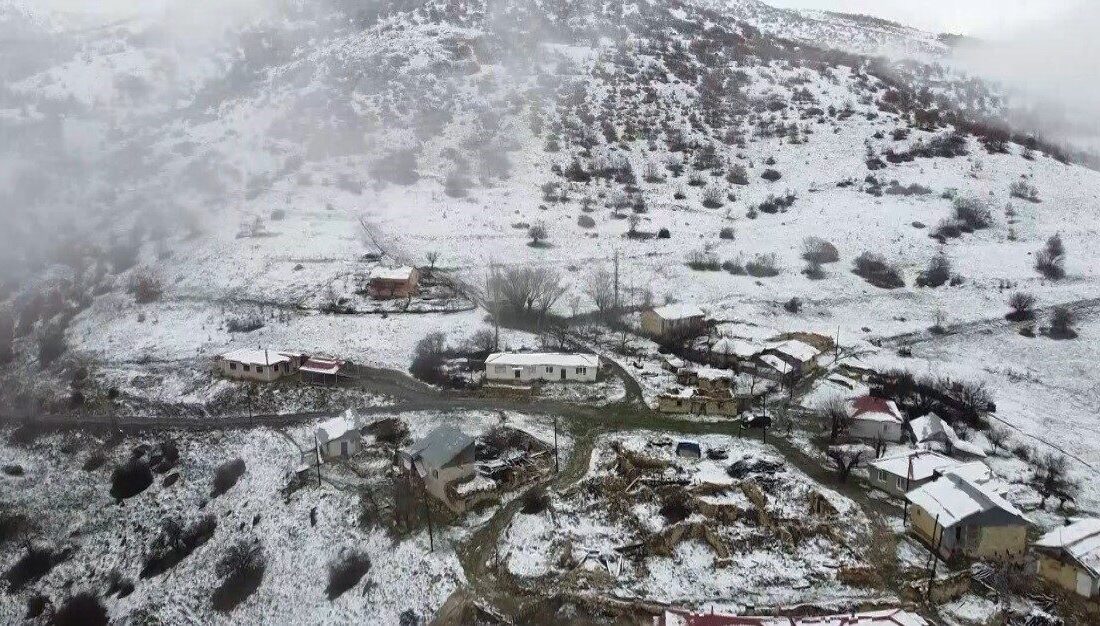 Erzincan’da hava sıcaklıklarının düşmesiyle kent merkezinde yağmur, Refahiye ilçesinde ise