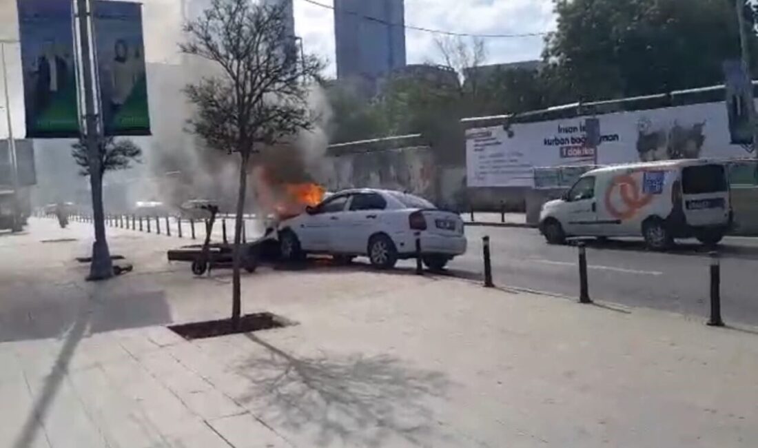 İstanbul Mecidiyeköy’de bir sürücü, vatandaşların uyarısı üzerine benzin deposunda sızıntı