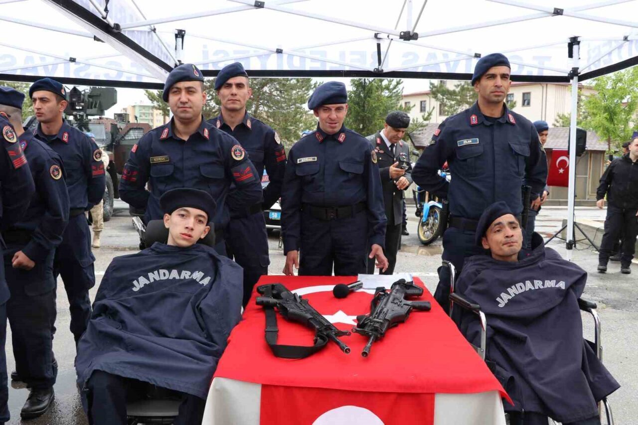 Sivas’ta düzenlenen ‘Temsili Askerlik Uygulaması’ töreninde soğuk ve yağışlı hava