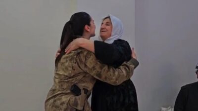 Şırnak’ta Mehmetçik, şehit anneleri ile bir araya gelerek Anneler Günü’nü