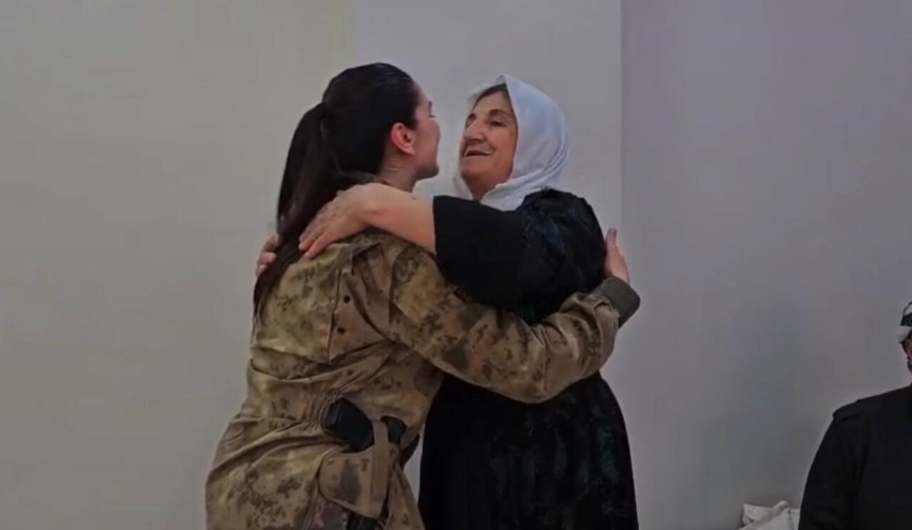 Şırnak’ta Mehmetçik, şehit anneleri ile bir araya gelerek Anneler Günü’nü