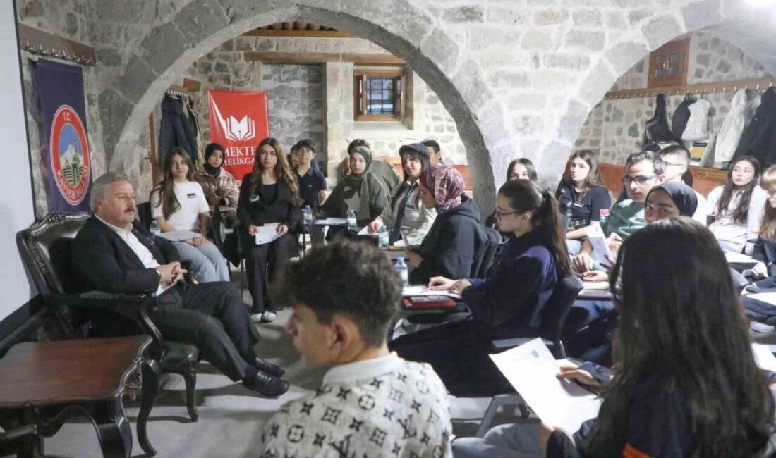 Gençlere yönelik okullar, sosyal tesisler, kütüphaneler, teknoloji atölyeleri ve çeşitli
