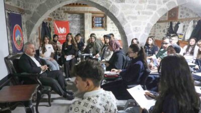 Gençlere yönelik okullar, sosyal tesisler, kütüphaneler, teknoloji atölyeleri ve çeşitli