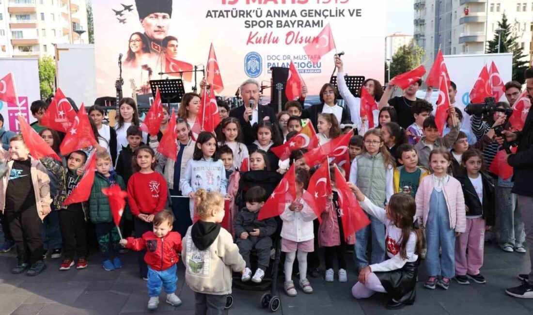 Melikgazi Belediyesi’nin düzenlemiş olduğu etkinlikte Çarşı Melikgazi, 19 Mayıs Atatürk’ü