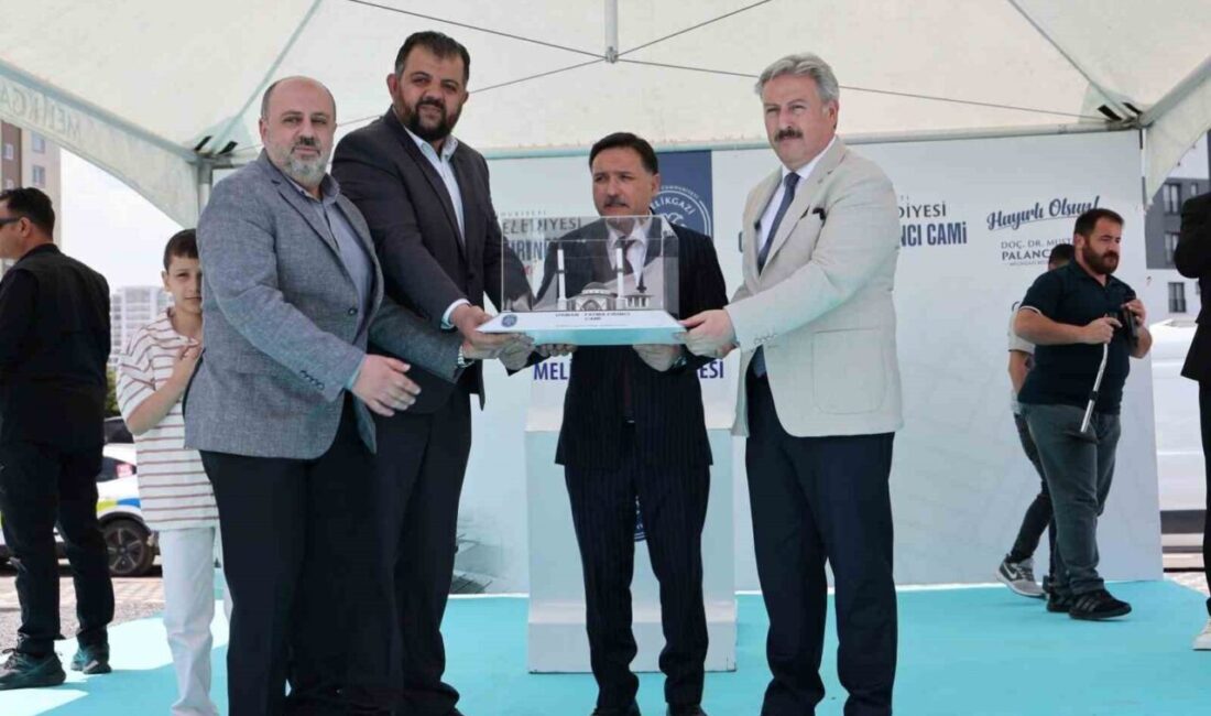İlçeye farklı alanda rekor hizmetler kazandıran ve birçok projenin de