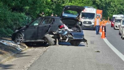 TEM Otoyolu’nun Sakarya geçişinde otomobil ile hafif ticari aracın çarpışması