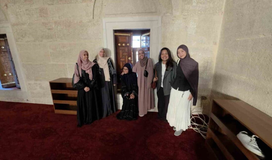 Edirne’ye üniversitede okumak için dünyanın farklı ülkelerinden gelen öğrenciler, Selimiye