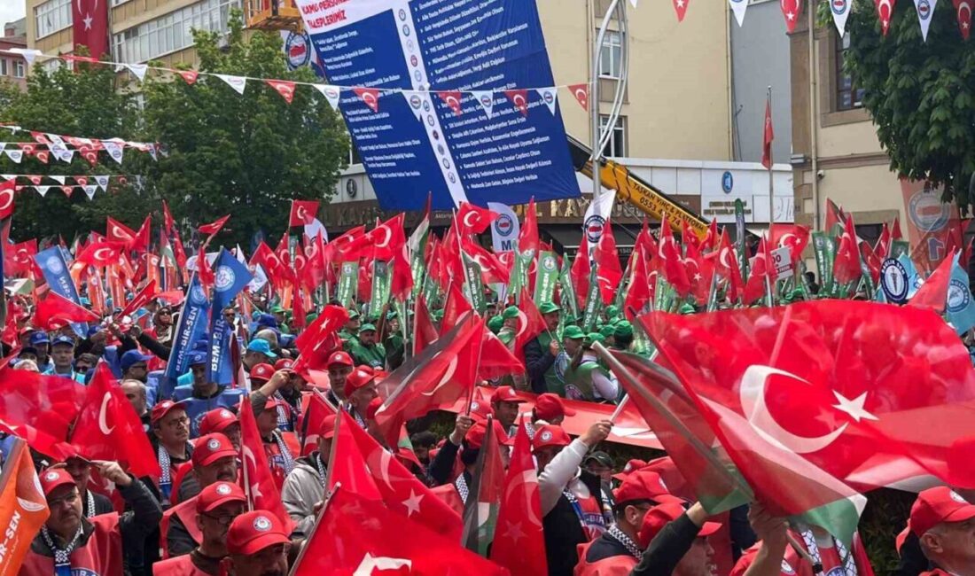 Çorum’da 1 Mayıs Emek ve Dayanışma Günü dolayısı meydanı dolduran