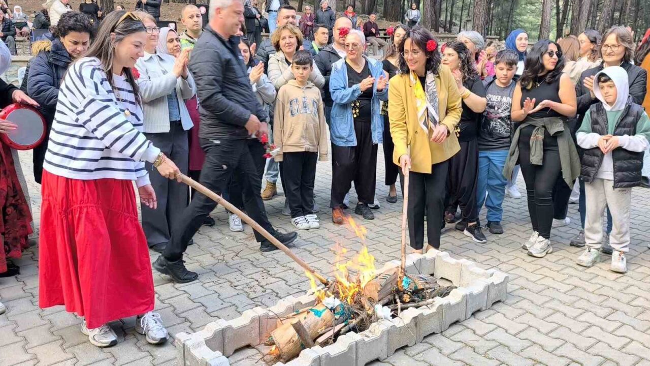 Menteşe Belediyesi tarafından geleneksel olarak düzenlenen Hıdırellez şenliği, bu yıl