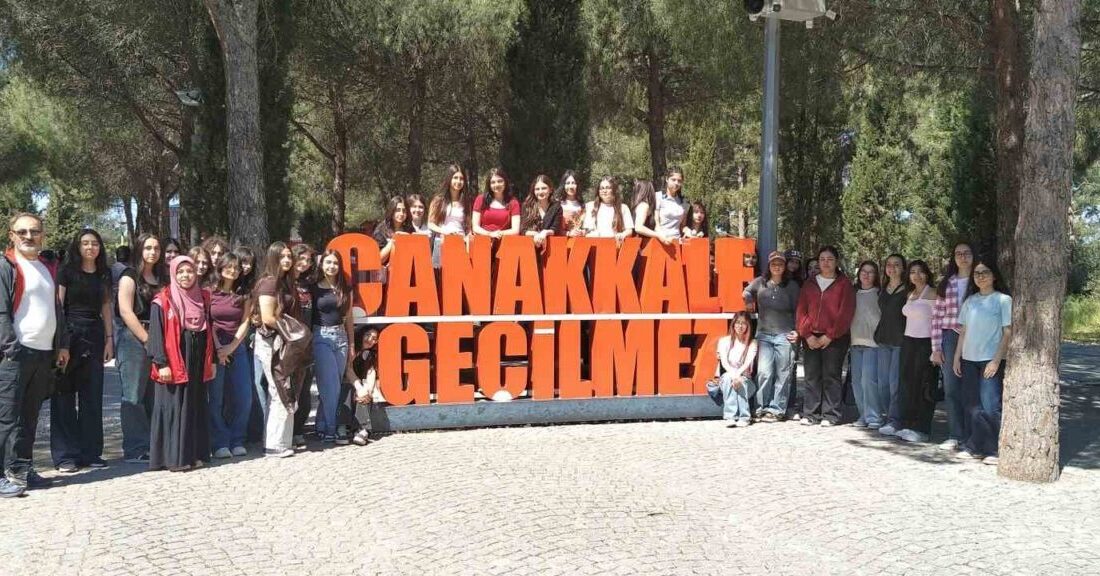 Menteşe Uluslararası Gençlik Merkezi gönüllüleri, “Bir Destandır Çanakkale” programı kapsamında