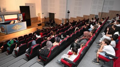 Mersin Büyükşehir Belediyesi Şehir Tiyatrosu tarafından sahnelenen ‘Hayal Dünyası’ adlı