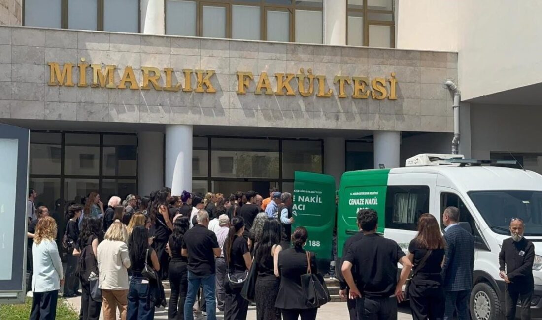 Mersin Üniversitesi Güzel Sanatlar Fakültesi öğretim elemanlarından Öğr. Gör. Juan