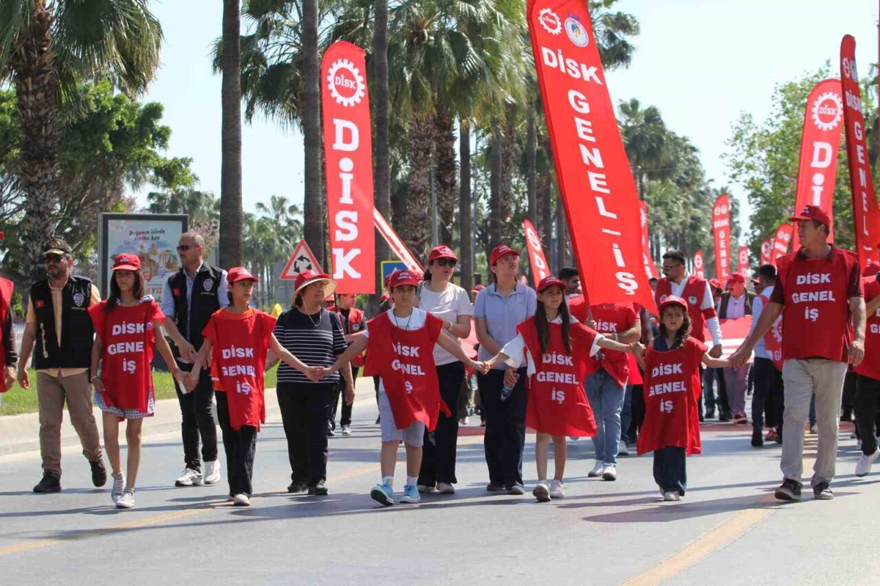 Mersin’de 1 Mayıs Emek ve Dayanışma Günü, yürüyüş ve mitinglerle