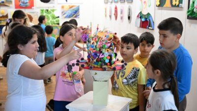 Mersin Büyükşehir Belediyesi’nin çocuk kampüslerinde eğitim alan miniklerin hazırladığı eserler,