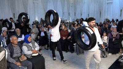 Mersin’de düzenlenen bir düğünde damada arkadaşları tarafından takılan 4 araç