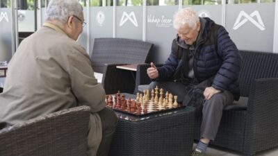 Mersin Büyükşehir Belediyesinin kent genelinde hizmet veren Emekli Evleri, emeklilere