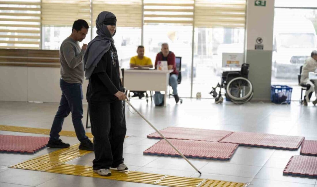 Mersin’de Erasmus projesi kapsamında Engelsiz Yaşam Merkezi’ni ziyaret eden yerli