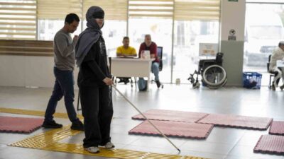 Mersin’de Erasmus projesi kapsamında Engelsiz Yaşam Merkezi’ni ziyaret eden yerli