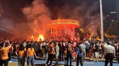 Galatasaray’ın şampiyonluğu Mersin’de coşkuyla kutlanırken, taraftarlar araç konvoyu yaparak şehir