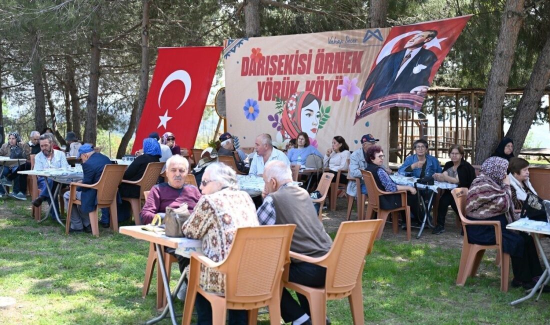 Mersin’de gaziler ve eşleri Darısekisi Örnek Köyü’nde bir araya gelerek