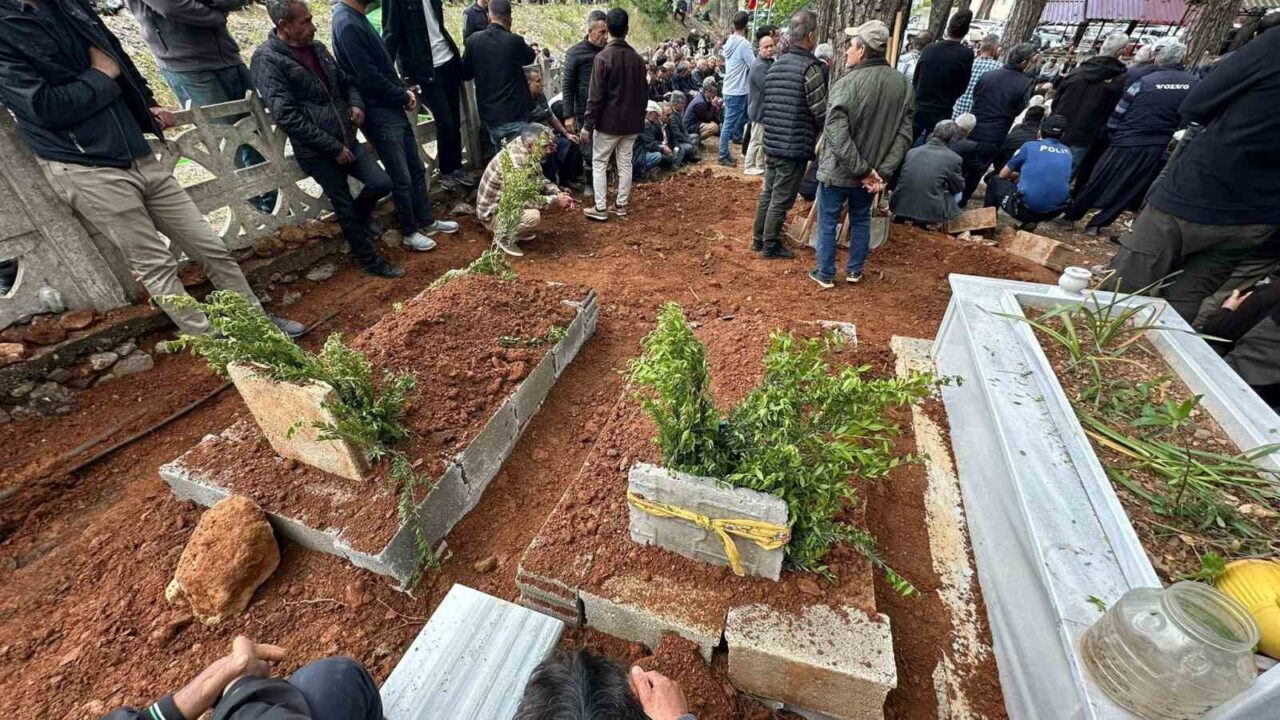 Mersin’in Bozyazı ilçesinde mide bulantısı ve kusma şikayetleriyle kaldırıldıkları hastanede