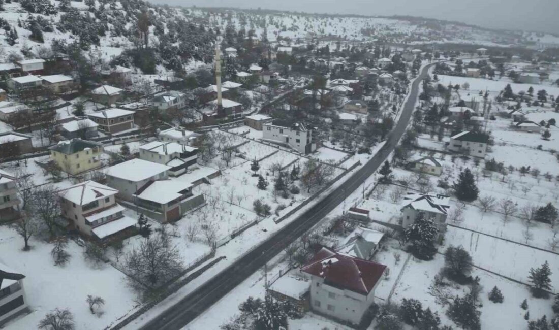 Mersin’in Erdemli ilçesinde Torosların eteğinde mayısta karla kaplanan kırsal mahalleler