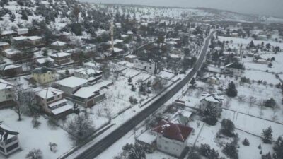 Mersin’in Erdemli ilçesinde Torosların eteğinde mayısta karla kaplanan kırsal mahalleler