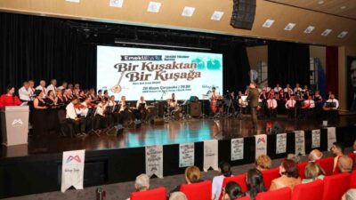 Mersin Büyükşehir Belediyesi tarafından düzenlenen ’Bir Kuşaktan Bir Kuşağa’ konserinde,