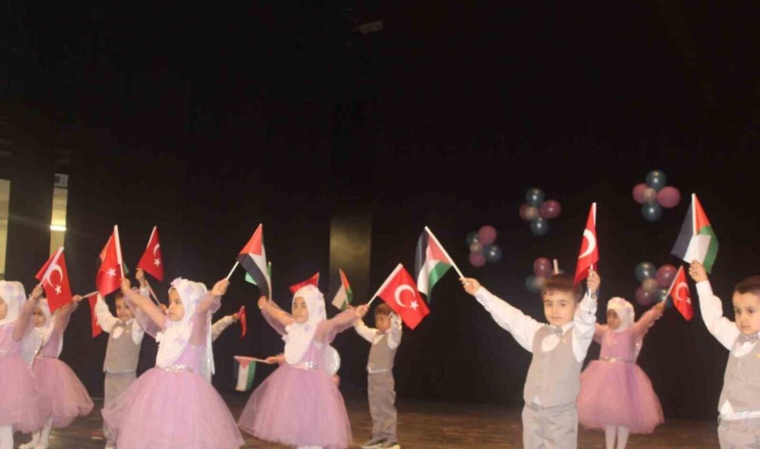 Mersin’in Silifke ilçesinde minik öğrencilerin sahne performansları ilgiyle izlendi, büyük