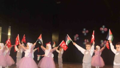 Mersin’in Silifke ilçesinde minik öğrencilerin sahne performansları ilgiyle izlendi, büyük