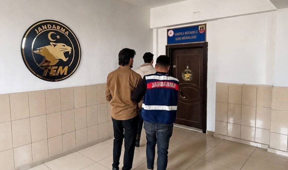 Mersin’de jandarma ekiplerince terör örgütü DEAŞ’a yönelik düzenlenen operasyonda yakalanan