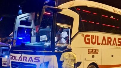 Mersin’de polis ekiplerince şehirler arası yolcu taşımacılığı yapan minibüs ve