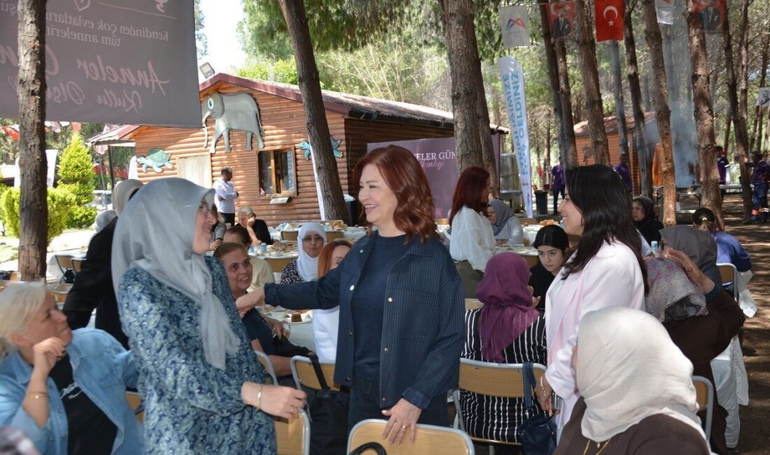 Mersin Büyükşehir Belediyesi tarafından Anneler Günü dolayısıyla şehit anneleri, şehit