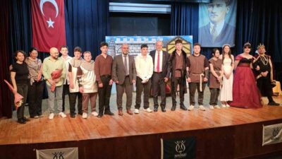 Nazilli Mesleki ve Teknik Anadolu Lisesi Tiyatro Topluluğu ünlü yazar