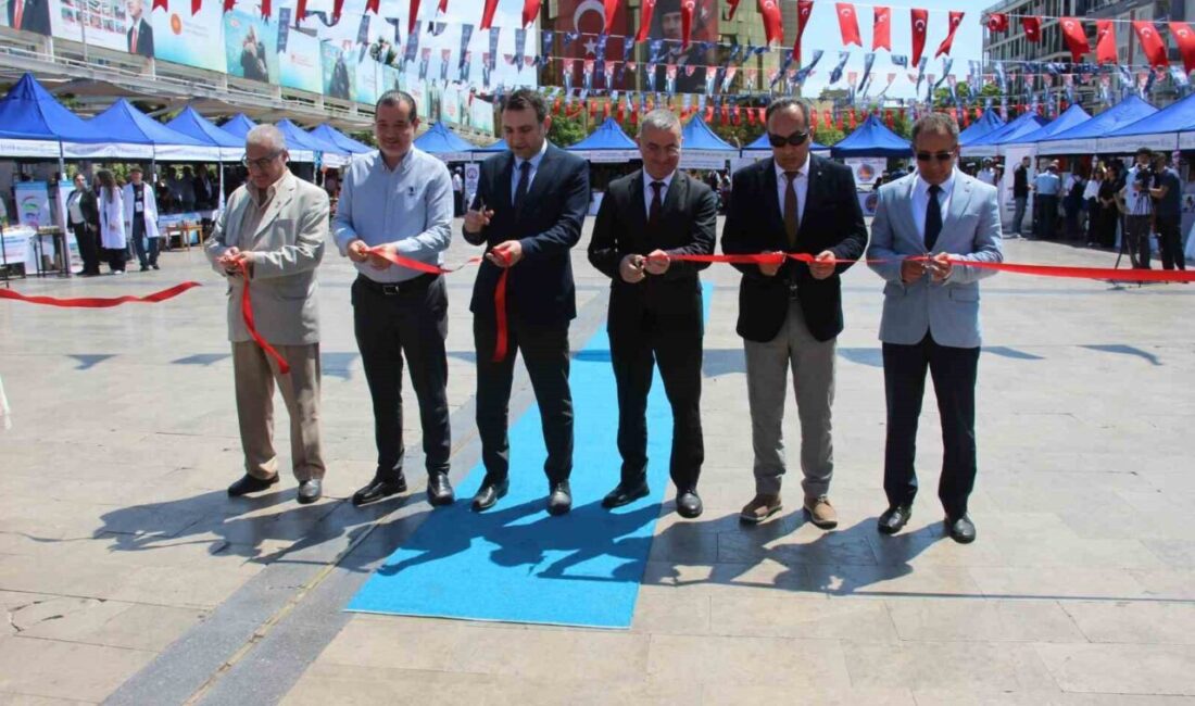 Aydın İl Milli Eğitim Müdürlüğü tarafından Atatürk Kent Meydanı’nda düzenlenen
