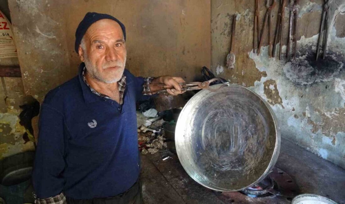 Gaziantep’te çocuk yaşta başladığı kalaycılık mesleğini 55 yıldır severek sürdüren