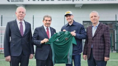 Dünyaca ünlü eski futbolcu ve AK Parti MKYK Üyesi Mesut