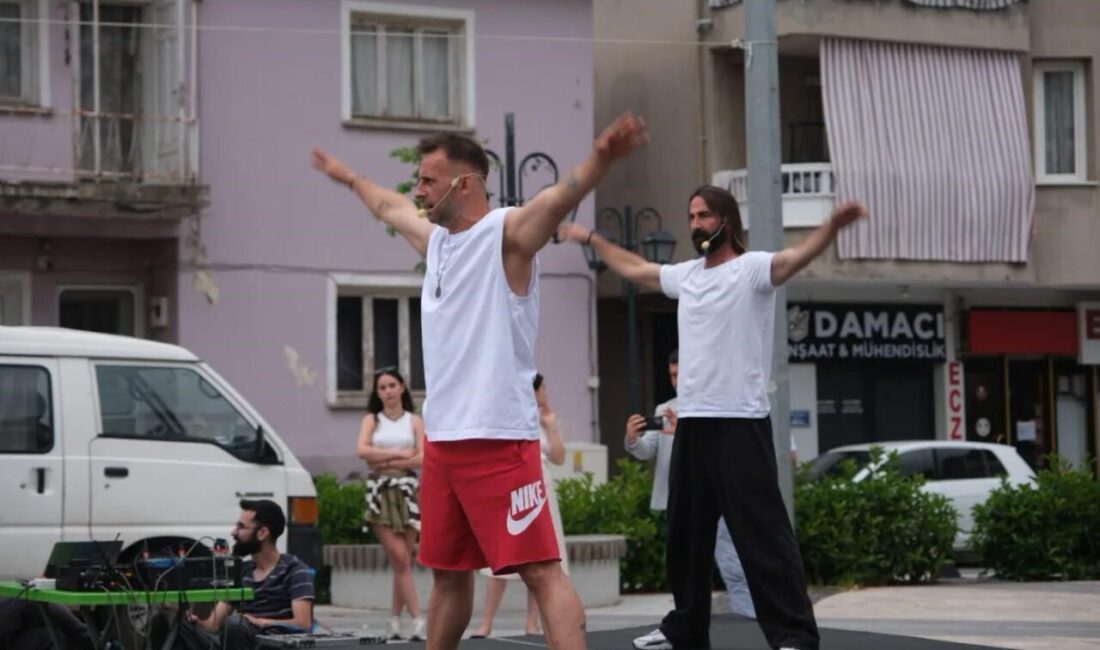 Sarıgöl’de düzenlenen müzikli spor etkinliği vatandaşlardan yoğun ilgi gördü. Atatürk