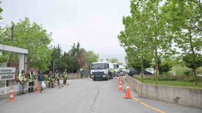 Esenyurt Belediyesi ekipleri, ot biçme ve genel temizlik çalışmaları yapmak