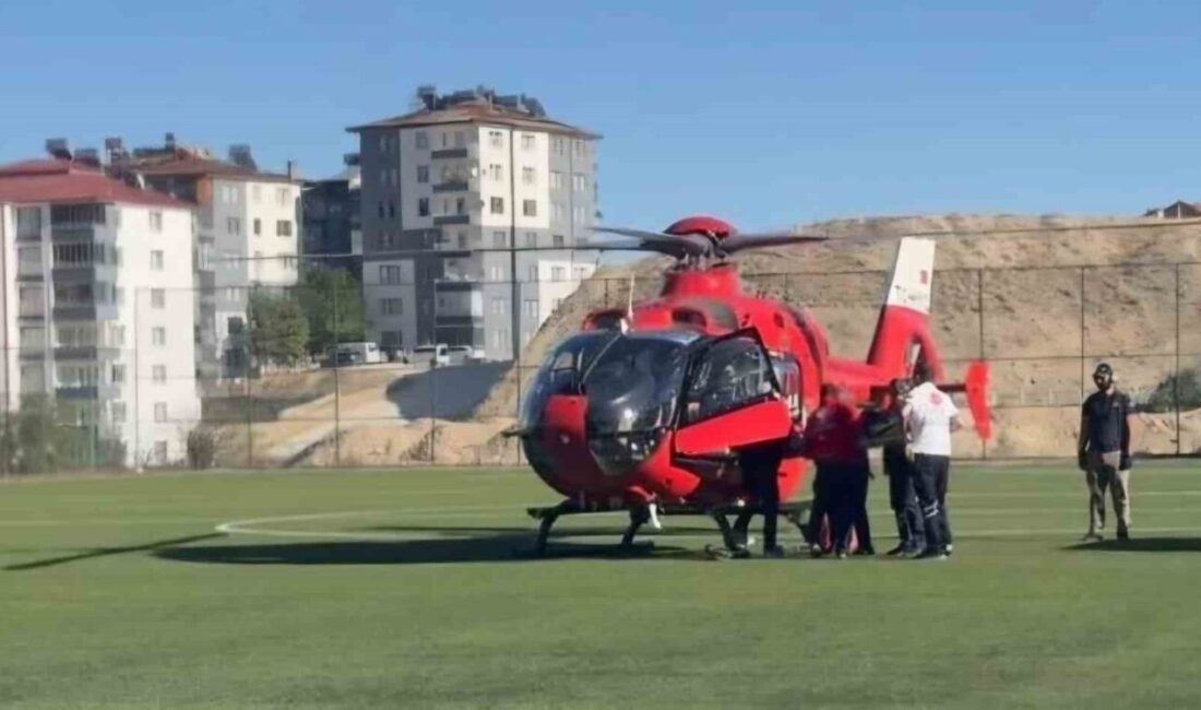 Malatya’nın Darende ilçesinde mide kanaması geçiren 78 yaşındaki hasta, hava