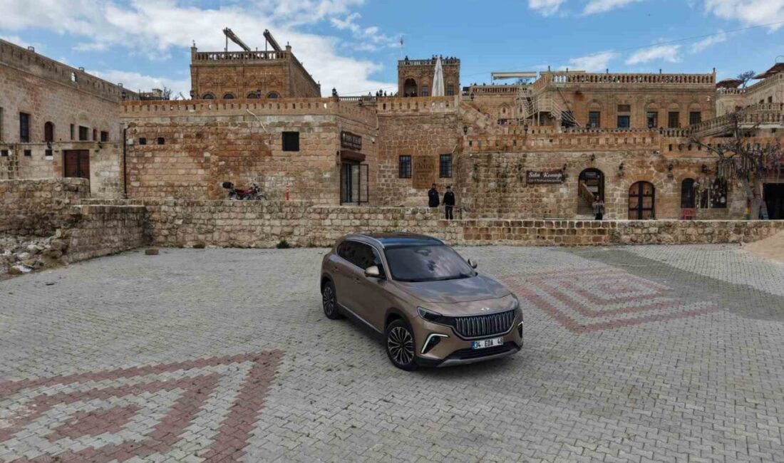 Mardin’in Midyat ilçesinde yaşayan Togg meraklısı ve grafik tasarımcı Osman