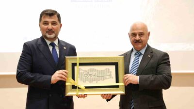 DÜZCE(İHA) – Düzce Üniversitesi öğrencileriyle bir araya gelen Milletvekili Ercan